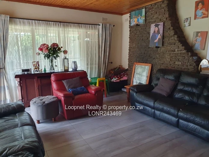 Spacious Greystone Park 4-Bed with Borehole