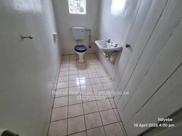 Matsheumhlope 3-Bed Home on 6500m² with Borehole