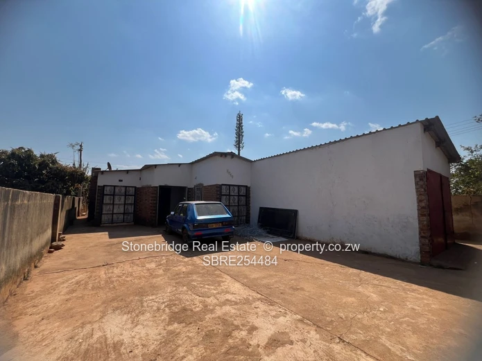 5 Bedroomed House in Emganwini For Sale
