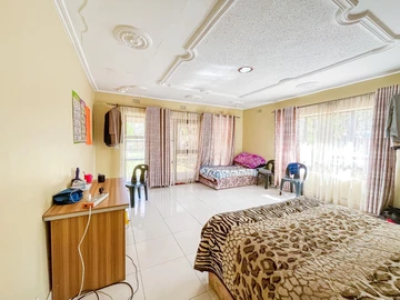 6 Bedroom House