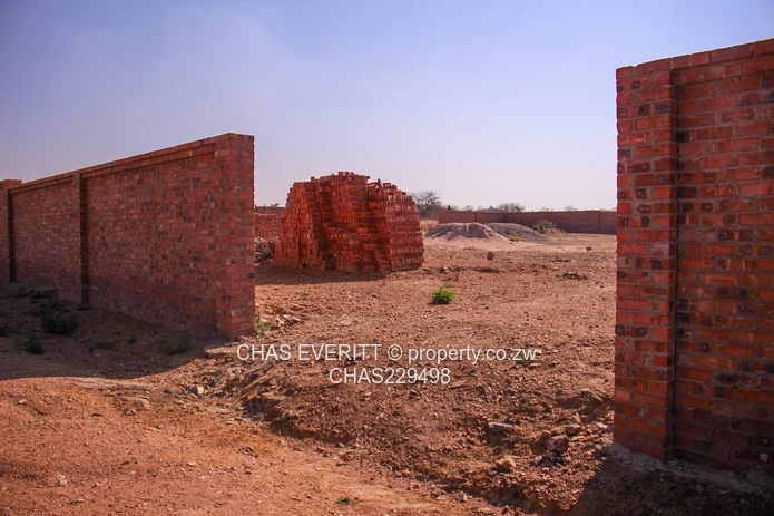 Kings City Stand – 2,038m² With Borehole & Wall