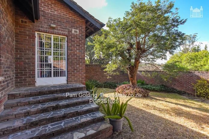 Charming Duplex Glen Lorne Apartment!!!