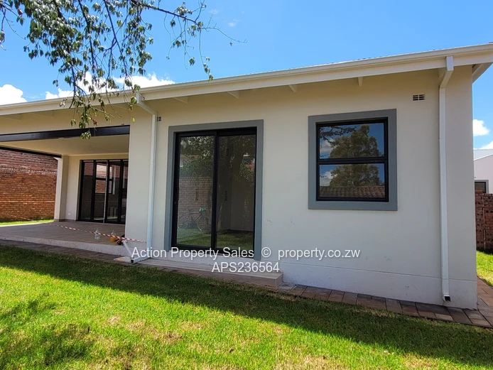 3 Bedroom Townhouse in Highlands - 1st January - $2,200 plus Levy $350 plus Rates