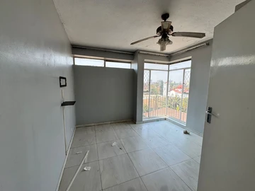 2 Bedroom Flat & Apartment