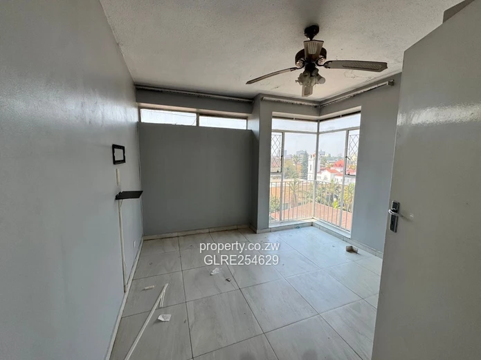 Curved Red-Brick 2-Bed Flat with Balcony, Avenues