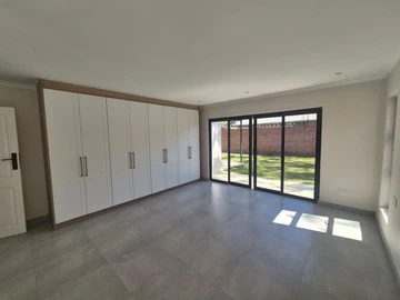3 Bedroom Flat & Apartment