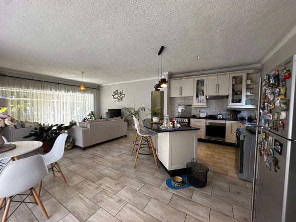 3 Bedroom Flat & Apartment