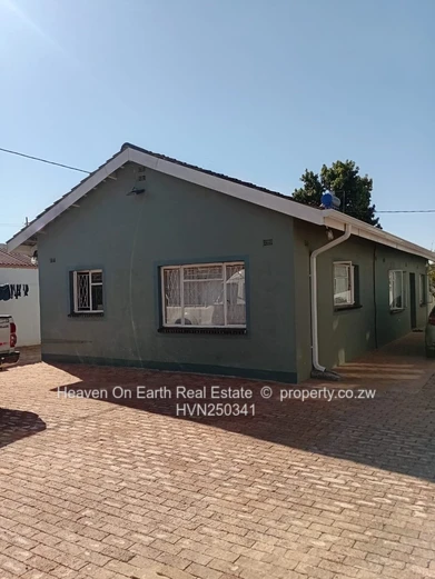 Double storey house and cottage to let  (Sole Mandate)