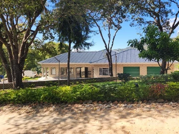 6 Bedroom House