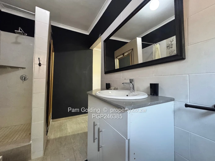 Furnished 3 bedroom Cottage - Helensvale 