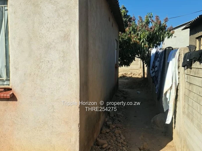 Amalinda 2-Bed Core house - Walled Yard, Satellite Dish & Good ZESA