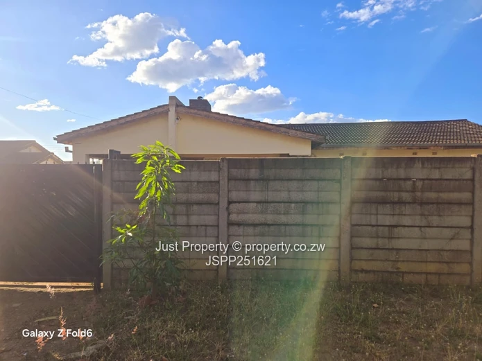 Braeside 4-Bed Renovator's Gem on 912m² — Garage & ZESA