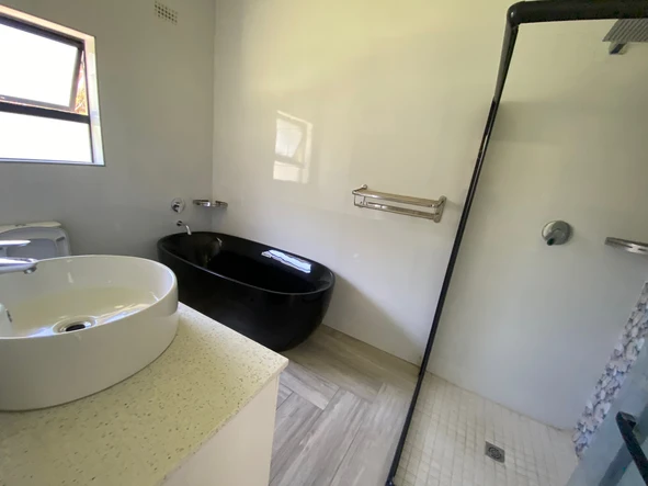 4 Bedroom Flat & Apartment