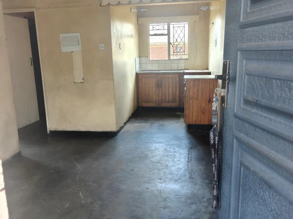 2 Bedroom Flat & Apartment