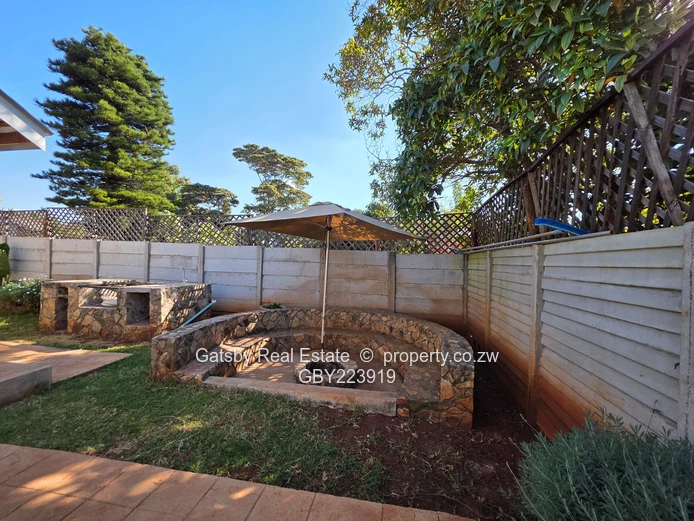 Charming 2-Bed Garden Flat in Greendale North with Pool & Solar (immediately available)