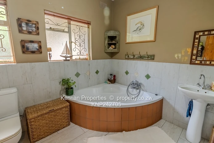 Tranquil Home, Prolific Borehole and Excellent Power! (Sole Mandate)