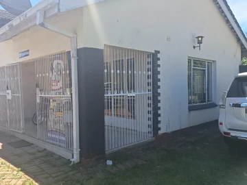 Spacious 5-Bedroom House in Greendale with Modern Amenities