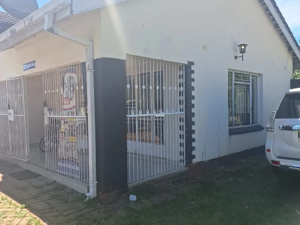 Spacious 5-Bedroom House in Greendale with Modern Amenities