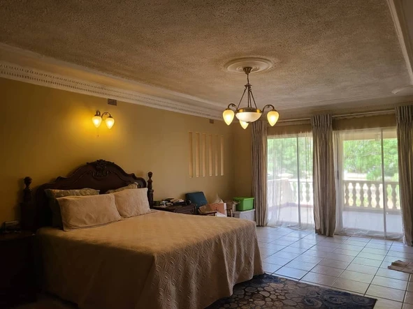 6 Bedroom House