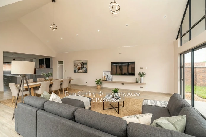 Modern 4 Bedroom home with a prolific borehole