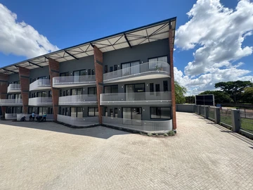 2 Bedroom Flat & Apartment