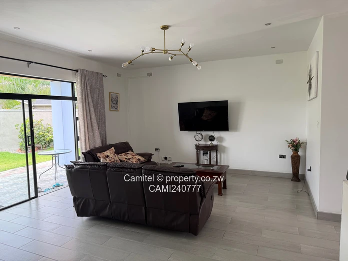 Wow 3 bed main en-suite walled and gated sitting on 516sqm (Sole Mandate)