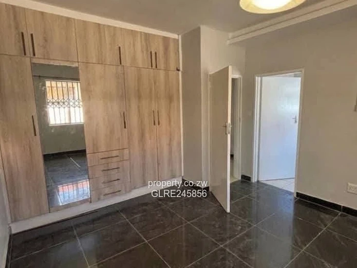 Spacious 4-Bed Home with Borehole & Driveway in Madokero