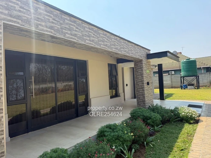 Modern Milton Park Office with Training Room, Pool & Borehole