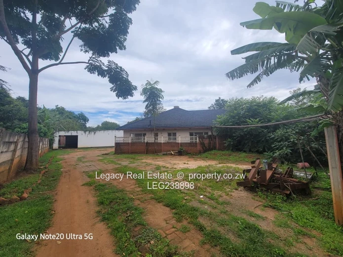 Prestigious Borrowdale Property | Title Deed,Upmarket Pan-Handle Stand Near Sam Levy Village.
