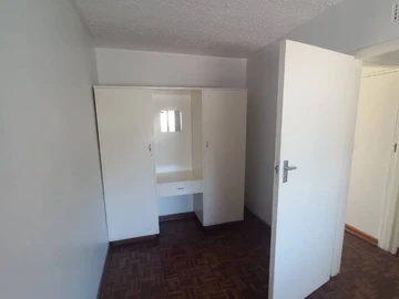 2 Bedroom Flat & Apartment