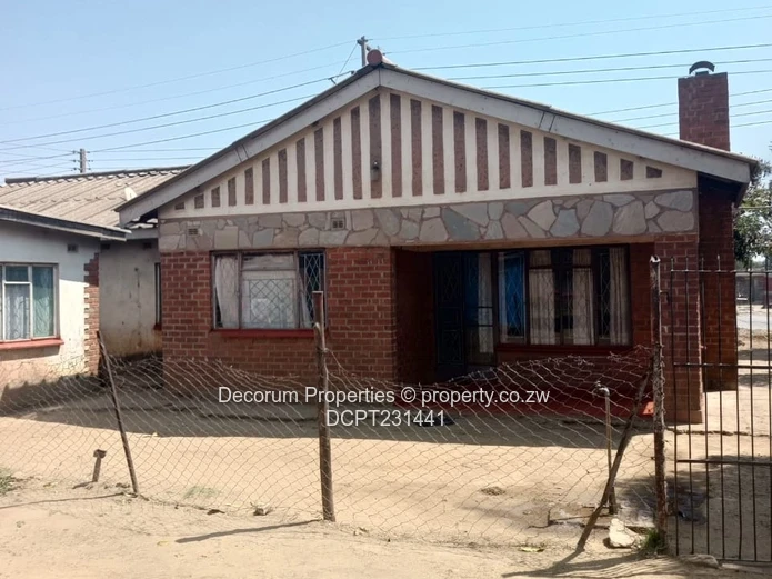 Budiriro 2,7 Bed Brick Home with Annex & Secure Yard