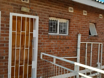 2 Bedroom Flat & Apartment