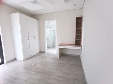 3 Bedroom Flat & Apartment