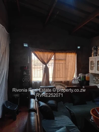 4-Bed Fixer in Kuwadzana - 1 Bath, 200m2 Plot, Good ZESA