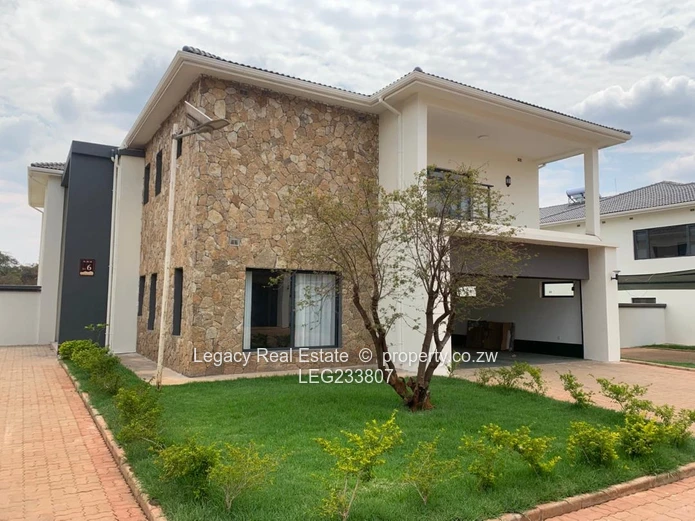 Pomona Luxurious 5-Bedroom Townhouse for Sale