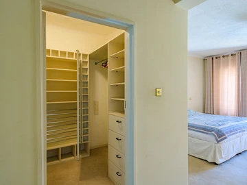 3 Bedroom Flat & Apartment