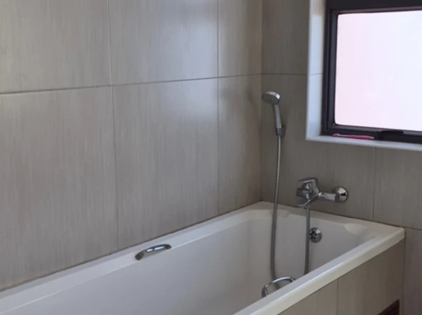 4 Bedroom Flat & Apartment