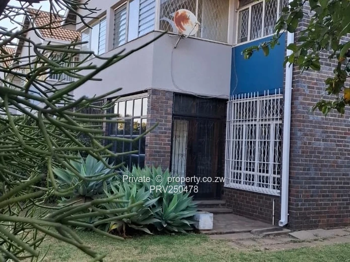 2-Bed Kensington Flat with Borehole
