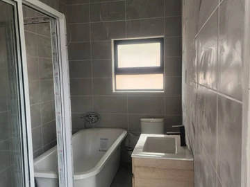 3 Bedroom Flat & Apartment