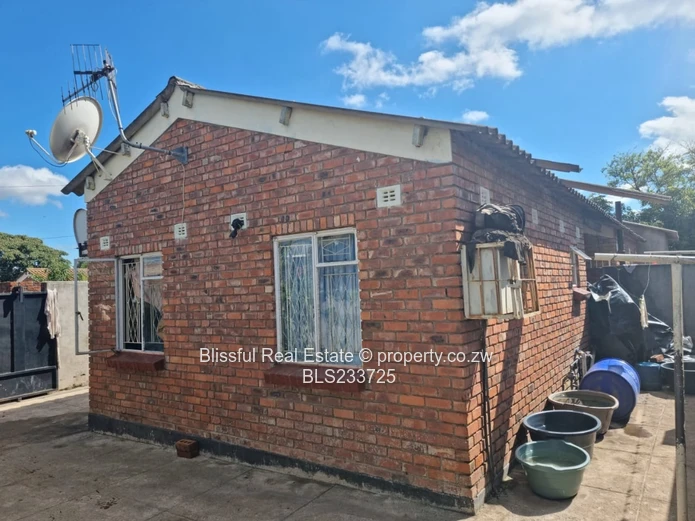 mufakose garden flat for sale