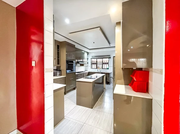5 Bedroom House