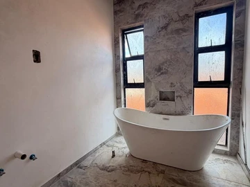 4 Bedroom Flat & Apartment