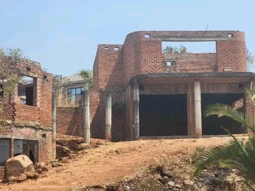 6 Bedroom House