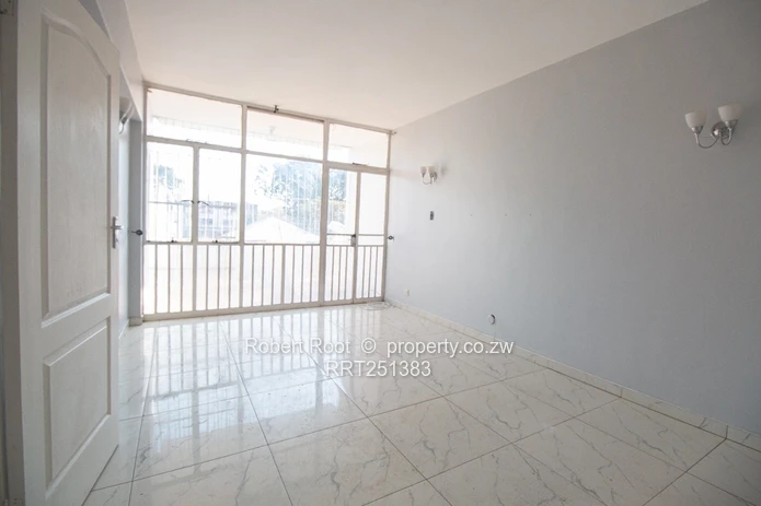 Mint Condition Flat Conveniently Located.