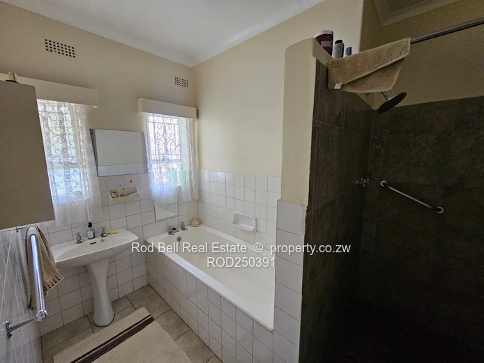Neat 3-bedroom home and cottage in good location