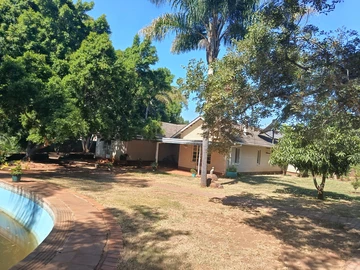 Stone Throw From Harare Drive Suitable For Commercial Offices Clusters