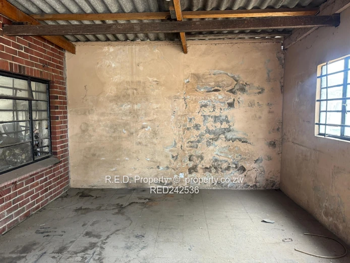 Industrial Property In a Prime Location!