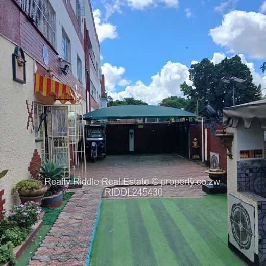 Luxury Garden flat for sale in Harare CBD. (Sole Mandate)