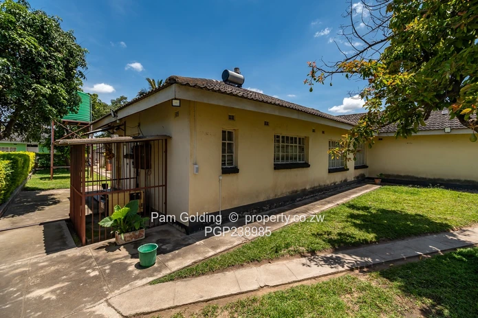 House with seperate cottage - Ideal for Rental Income