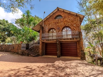 10 Bedroom House